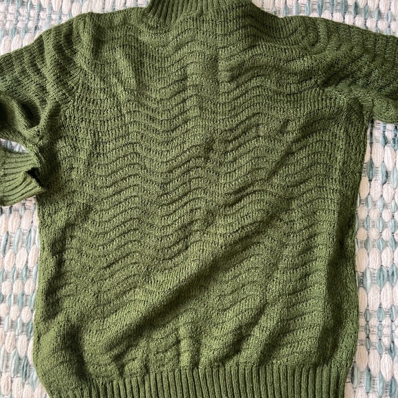 YAS Retails for $200, gently worn, Sz M Forest GN, knit mock turtleneck sweater - Picture 5 of 5